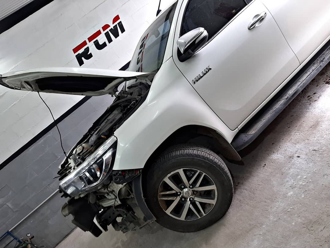 Toyota Hilux antes de la reparación